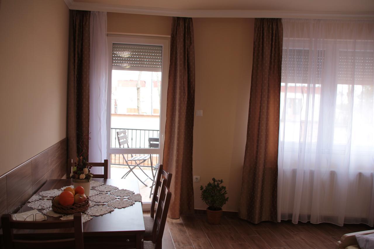 Imola és Andrea Apartmanház 2 Hajdúszoboszló Esterno foto