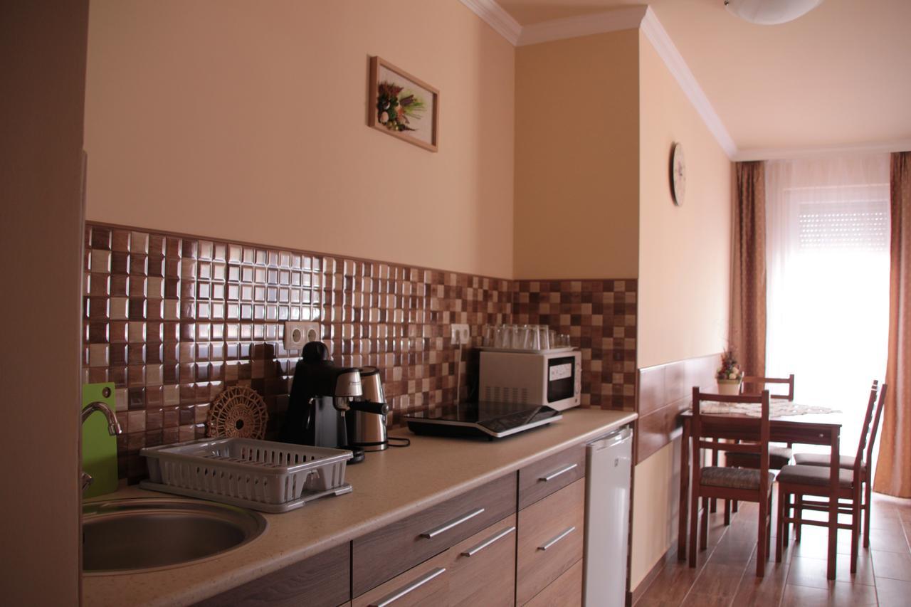 Imola és Andrea Apartmanház 2 Hajdúszoboszló Esterno foto