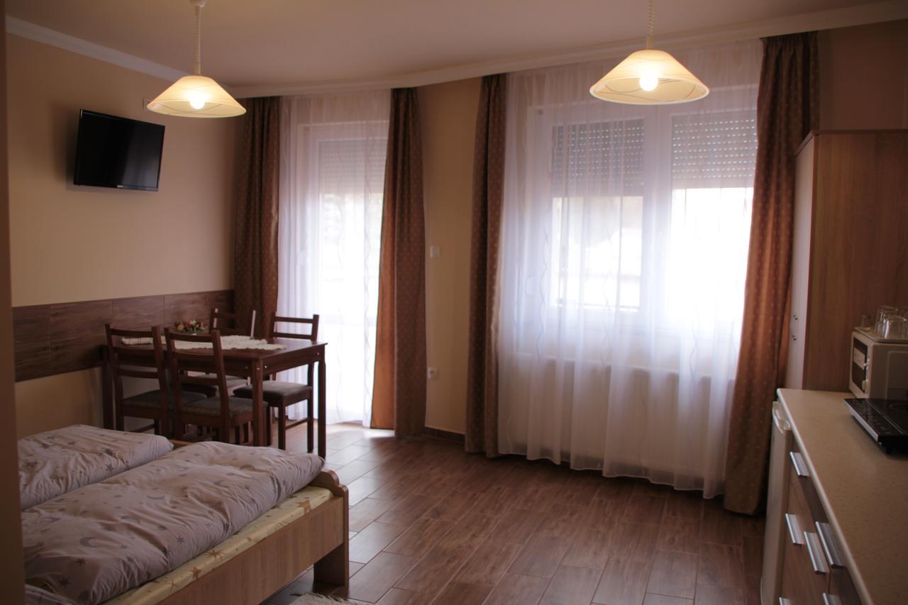 Imola és Andrea Apartmanház 2 Hajdúszoboszló Esterno foto