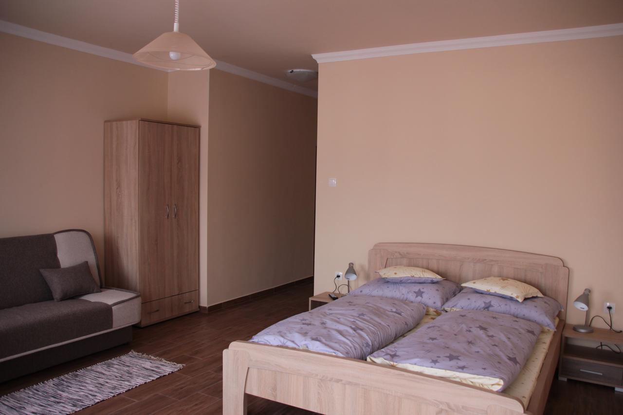 Imola és Andrea Apartmanház 2 Hajdúszoboszló Esterno foto