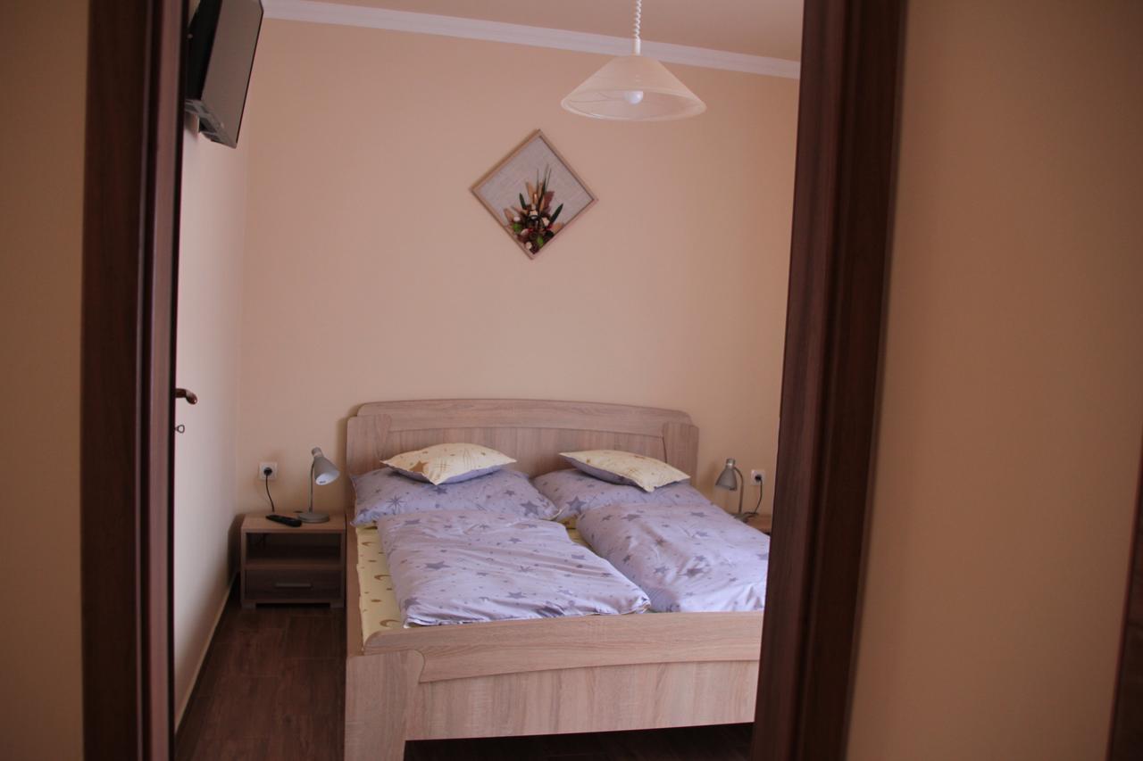 Imola és Andrea Apartmanház 2 Hajdúszoboszló Esterno foto
