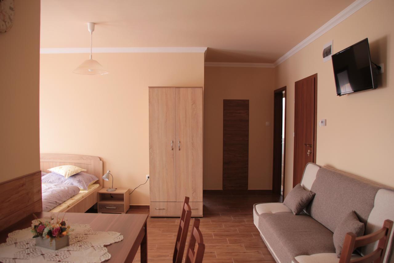 Imola és Andrea Apartmanház 2 Hajdúszoboszló Esterno foto