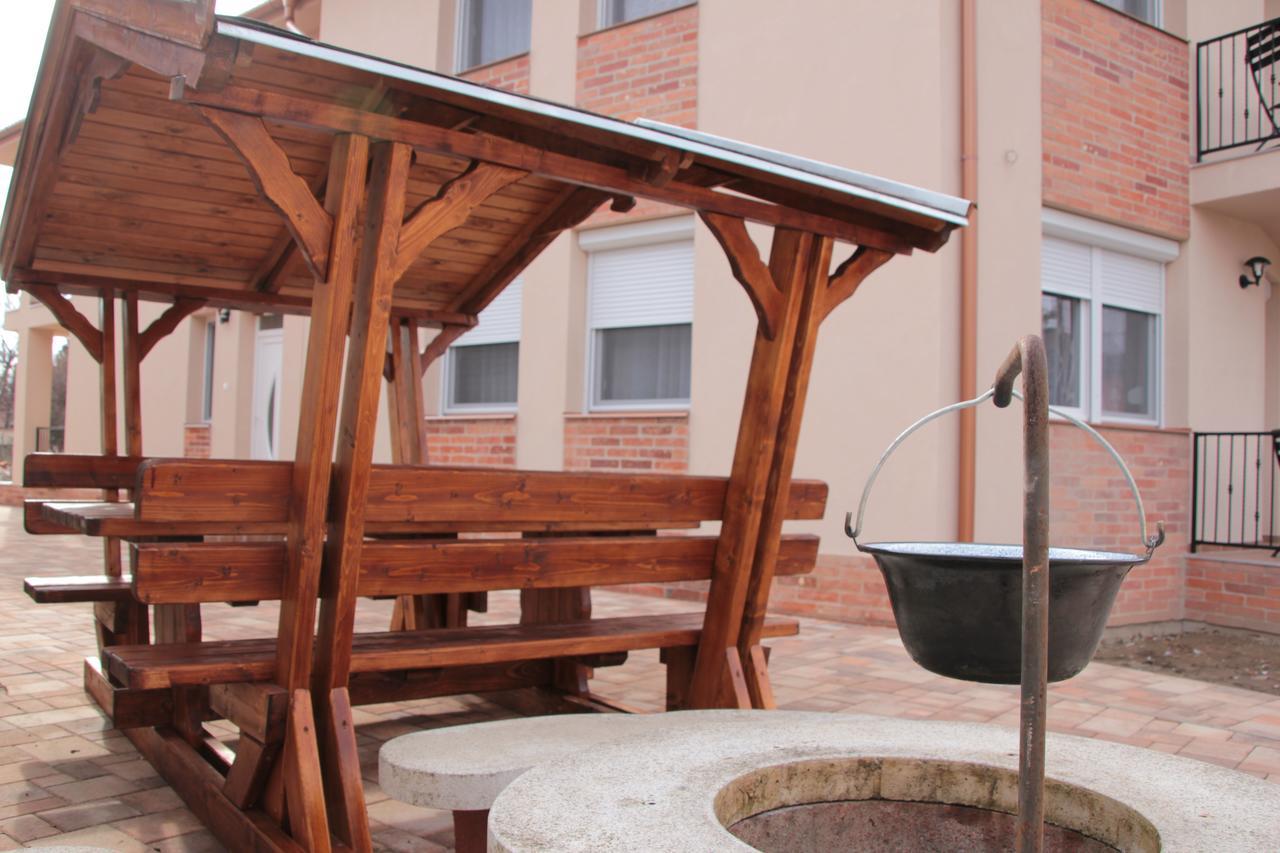 Imola és Andrea Apartmanház 2 Hajdúszoboszló Esterno foto