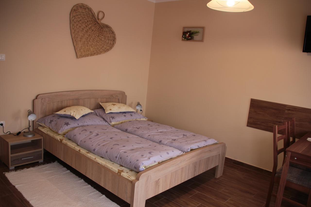 Imola és Andrea Apartmanház 2 Hajdúszoboszló Esterno foto