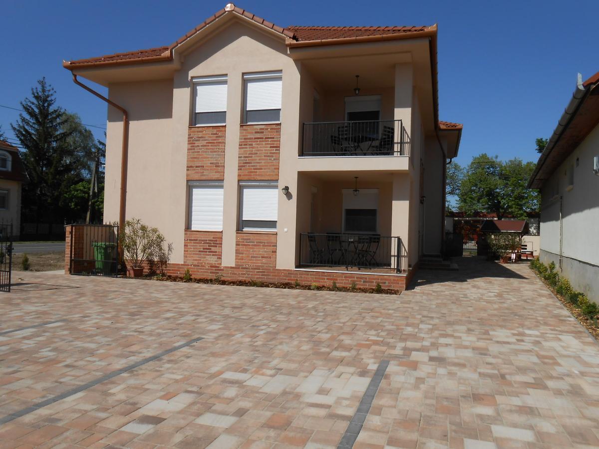 Imola és Andrea Apartmanház 2 Hajdúszoboszló Esterno foto