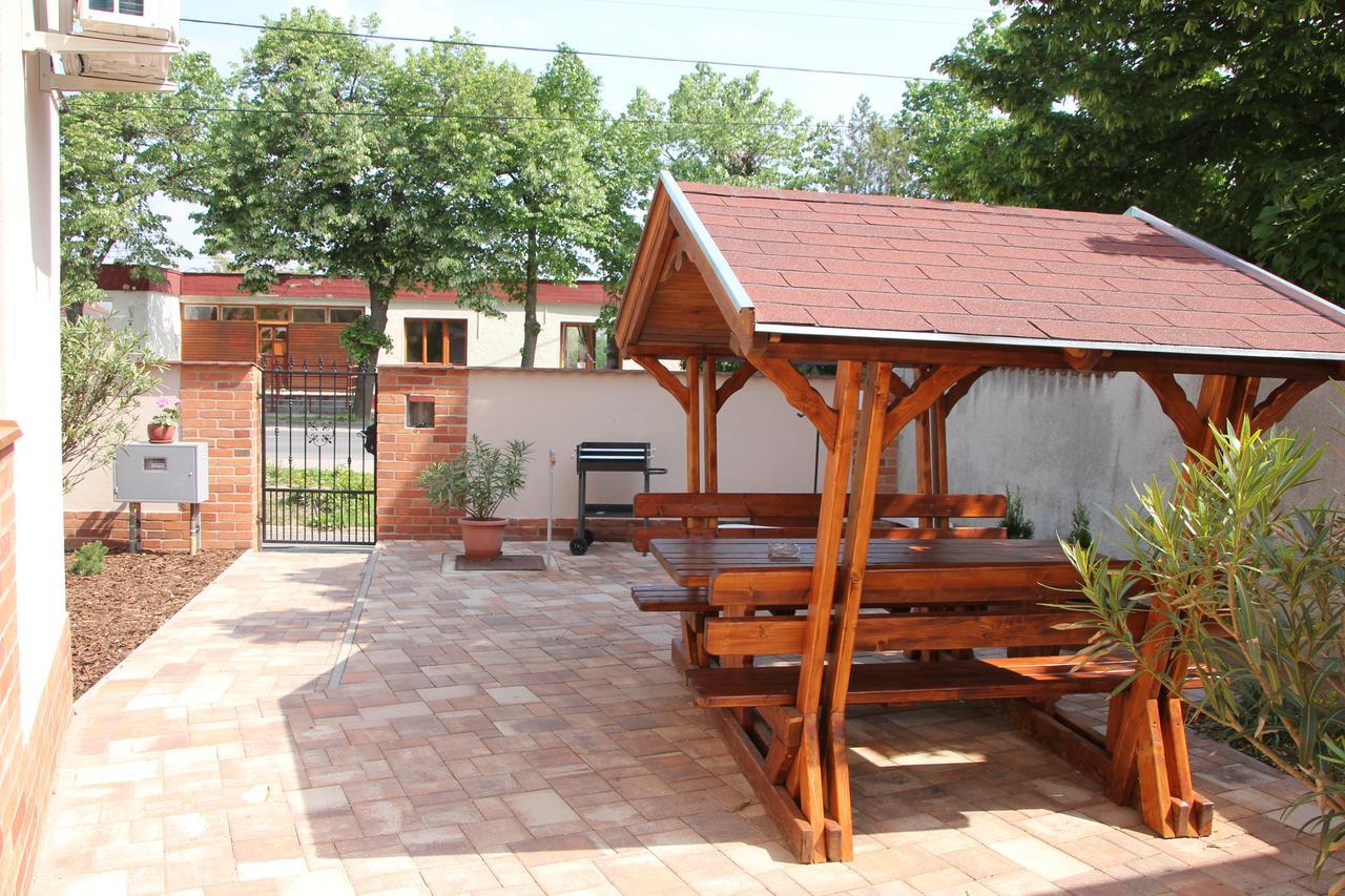 Imola és Andrea Apartmanház 2 Hajdúszoboszló Esterno foto