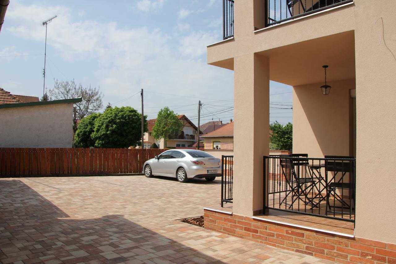 Imola és Andrea Apartmanház 2 Hajdúszoboszló Esterno foto