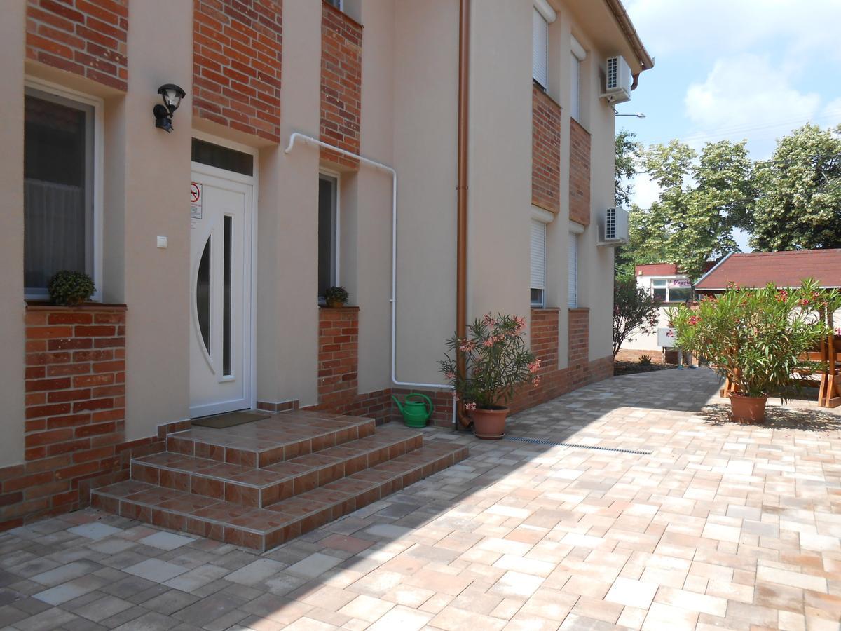 Imola és Andrea Apartmanház 2 Hajdúszoboszló Esterno foto